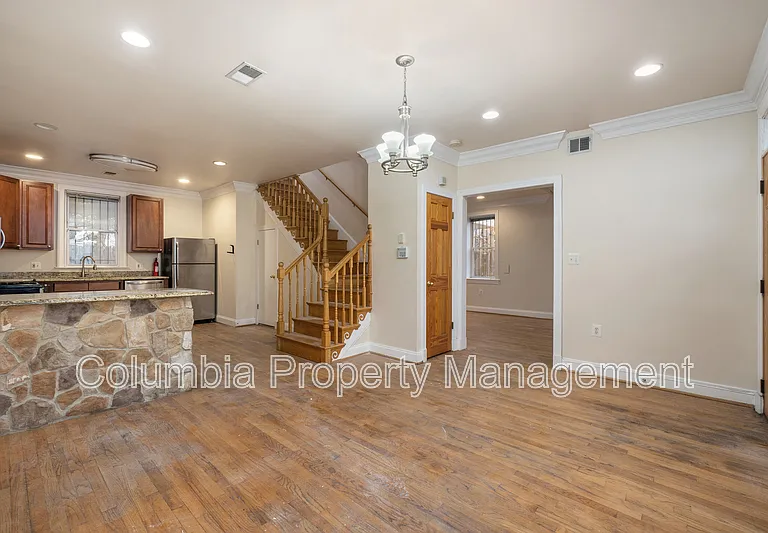 1809 Kendall St NE — Photo 2