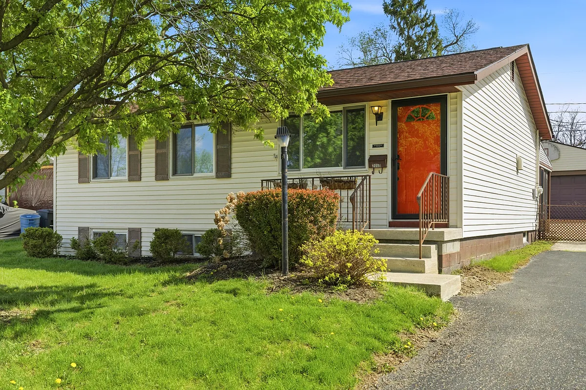 Building Photo - 2059 Shawbury Ct W