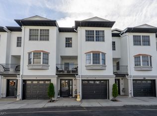 18 Harbor Front Ter, Elizabeth, NJ 07206