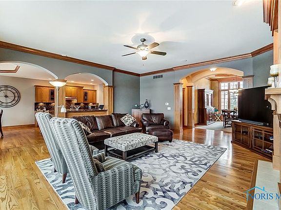5th image of 8418 Lakebrook Dr
