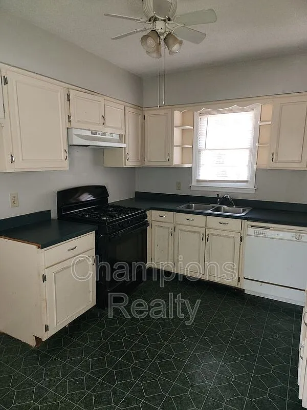 3 bed, 1.0 bath, 964 sqft, $1,200 — Photo 2