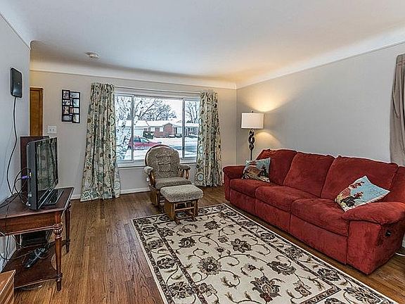 3rd image of 14593 Huntington Dr