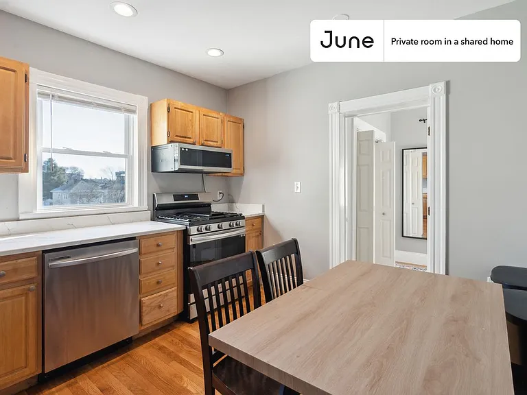 33 Adamson St #A — Photo 7