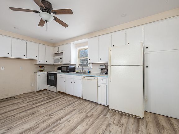 5th image of 387 Central Avenue