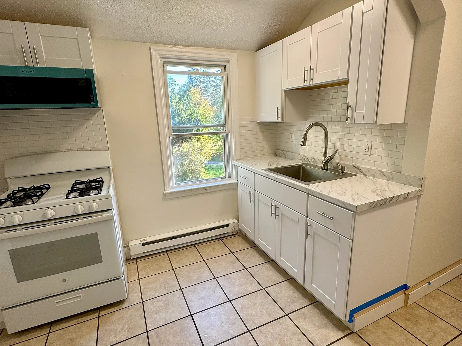 2 bed, 800 sqft, $1,825 — Photo 4