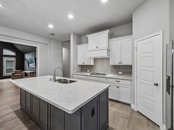 5th image of 2433 Cobbler St