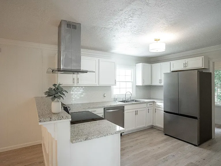 3120 Edinburgh Dr — Photo 12