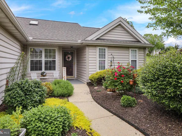301 Charleston Ln, Wyomissing, PA 19610