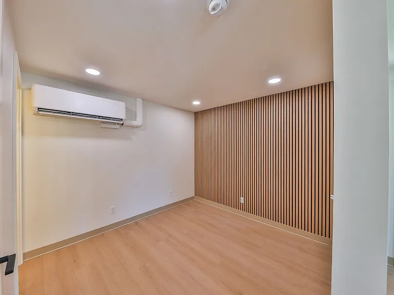 551 Elm St #19 — Photo 5