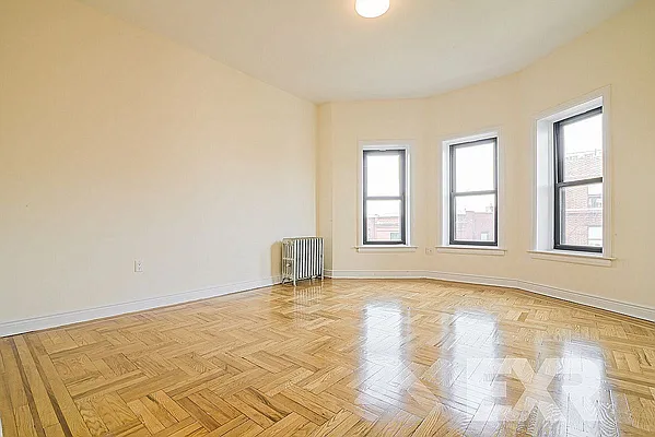 Rented by EXR | media 2