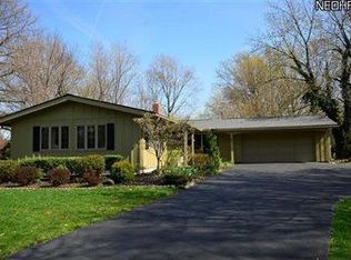 541 Sandalwood Dr, Bay Village, OH 44140