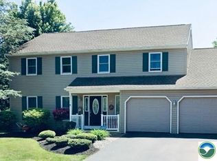 6424 Larch Ln, Macungie, PA 18062