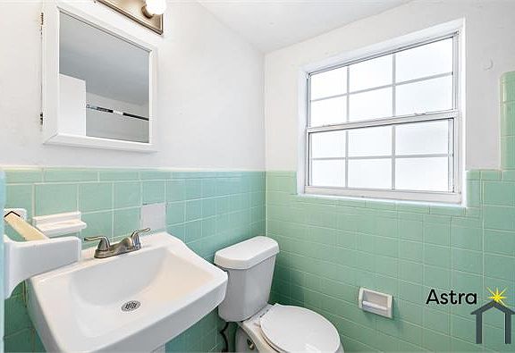 5th image of 829 18th Ave S APT B