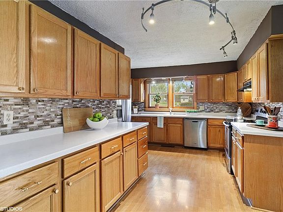 5th image of 504 E Clinton Ave