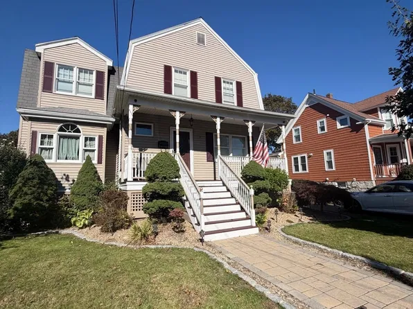 7 Hayden Rd, Saugus, MA 01906