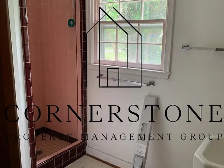 156 N Elm St — Photo 5