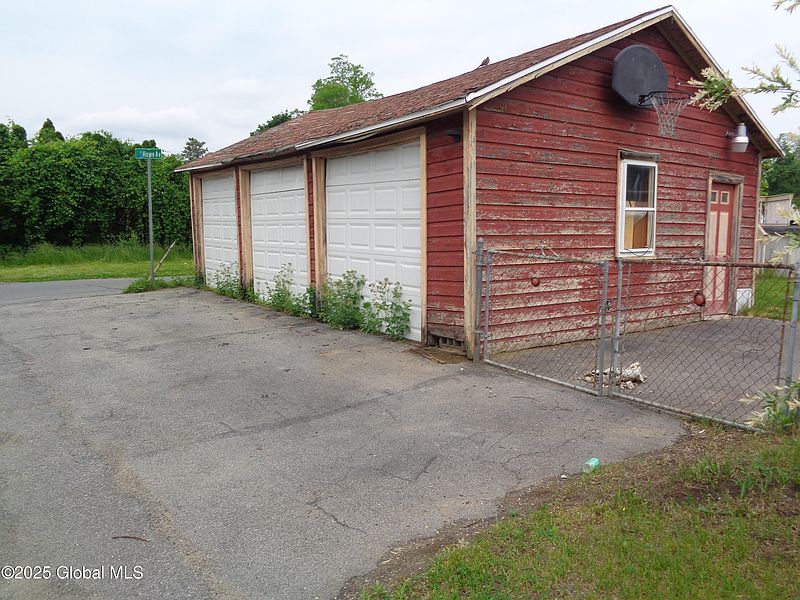 2nd image of 2893 Plunkett Avenue