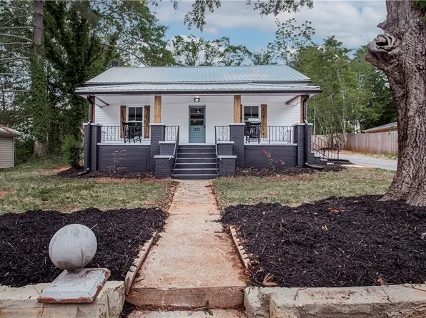 201 Oak Ln, Liberty, SC 29657