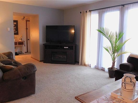 3rd image of 1368 Mar Del Dr