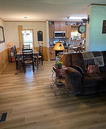 2nd image of 402 E Gate Cir