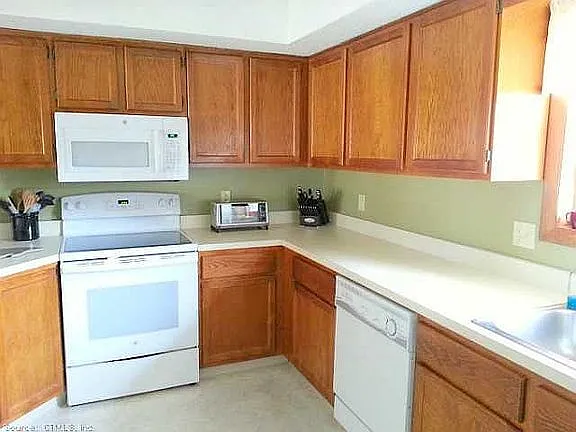 2 bed, 996 sqft, $1,900 — Photo 3