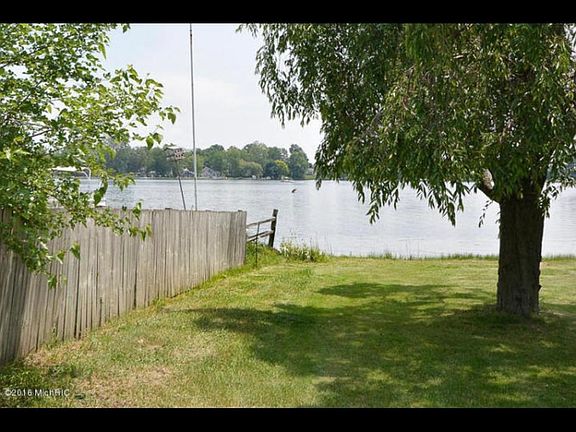 5th image of 8076 W Long Lake Dr