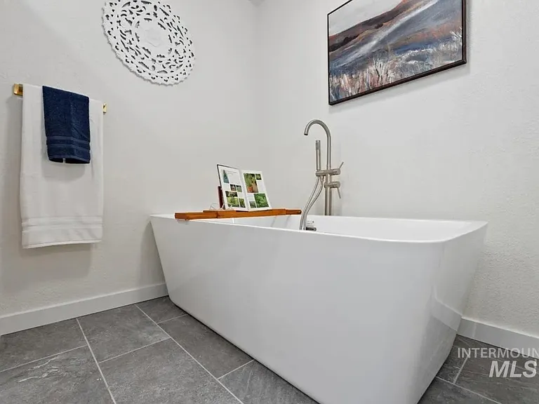 139 Goodall St — Photo 16