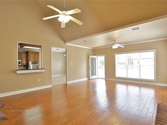 5th image of 825 Waters Edge Dr