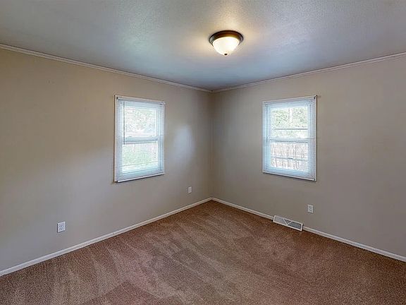 2nd image of 1445 Lynn Ave