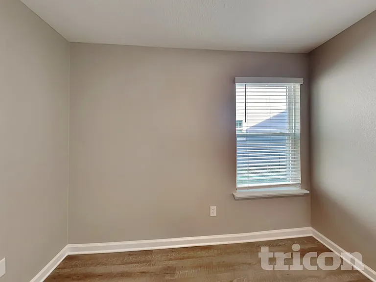 470 Chandler Dr — Photo 14