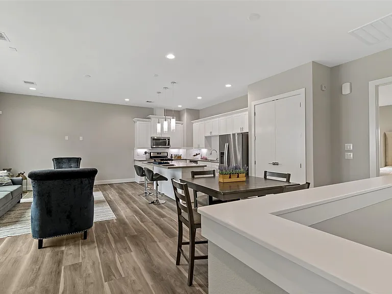 238 Julia St #C — Photo 11