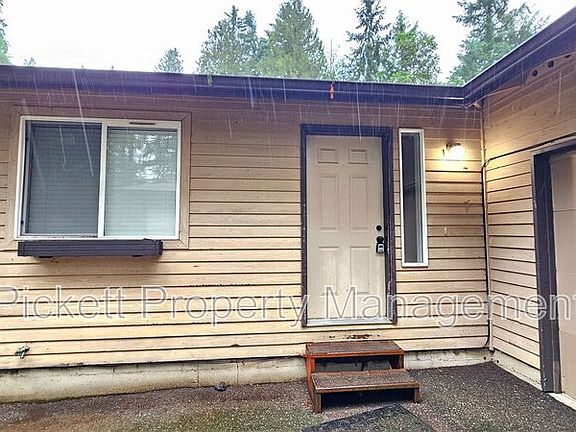 2nd image of 6449 Lewis Dr NE