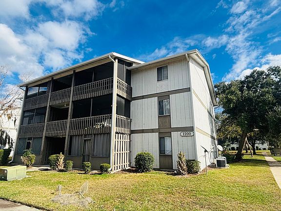 2nd image of 6519 W Newberry Rd Unit 1209