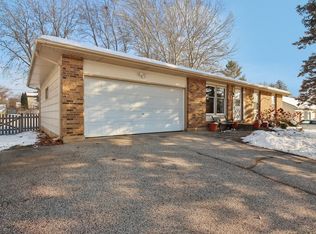 2502 E Chestnut Dr, Wonder Lake, IL 60097