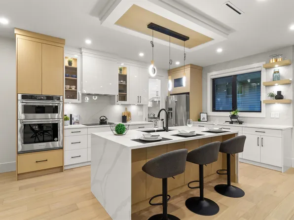 970 Laurel Ct, Coquitlam, BC V3C 5M1