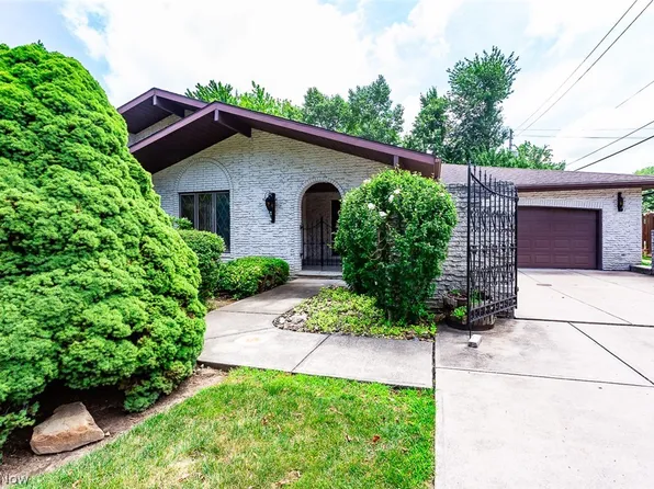 6694 Beverly May Dr, Independence, OH 44131
