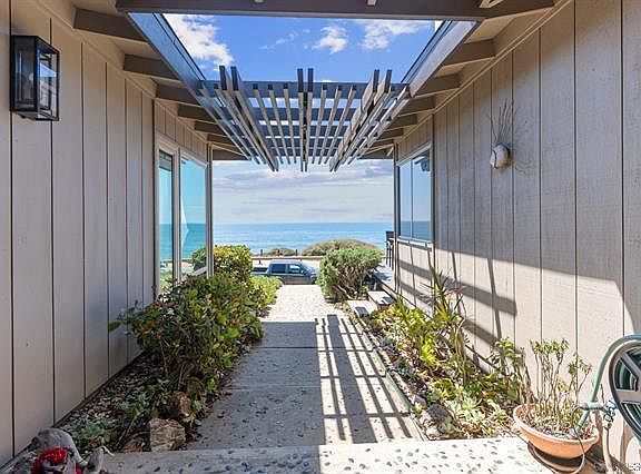 3rd image of 743 Sunset Cliffs Blvd