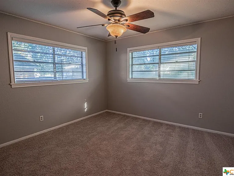 103 N Oak Dr — Photo 14