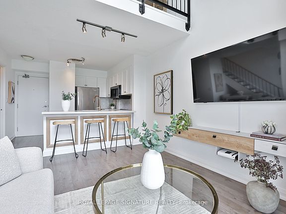 4th image of 18 Merton St #703