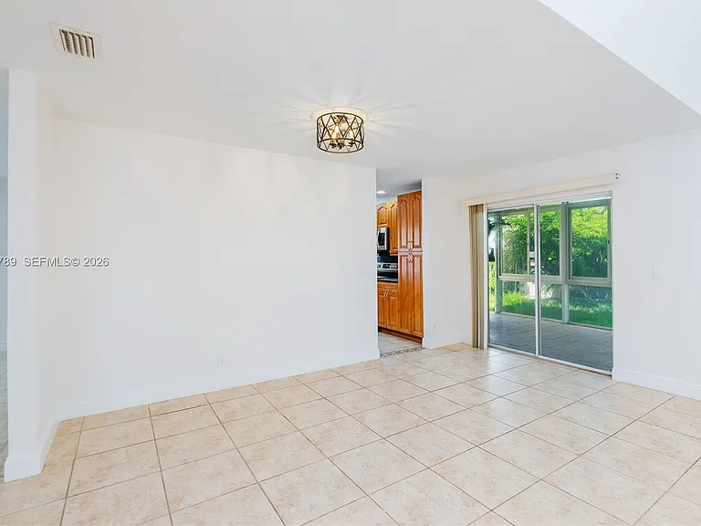 305 S Ketch Dr — Photo 5