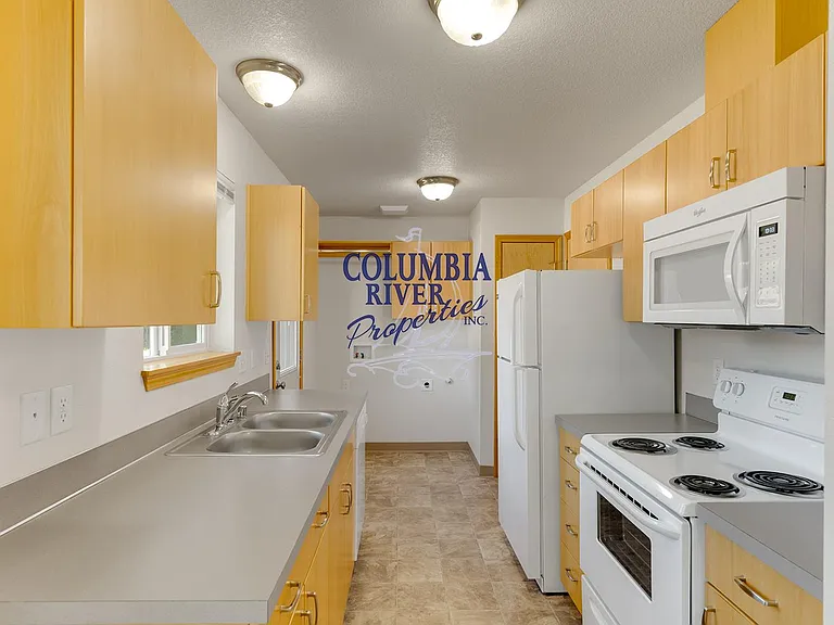 1495 N Goerig St #B — Photo 15