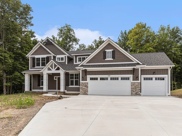 7290 Crossridge Dr SE, Grand Rapids, MI 49512