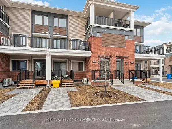 2035 Seeleys Bay St, Ottawa, ON K2J 6L3