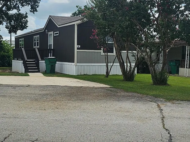 Terrell Crossing — Photo 24