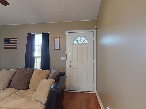 4th image of 320 Hunter Owens Ct