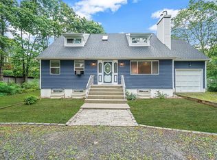 19 Cozine Rd, Center Moriches, NY 11934