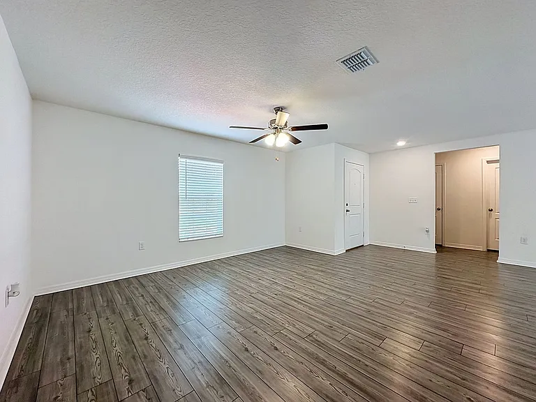 1407 Hillsborough Way — Photo 6