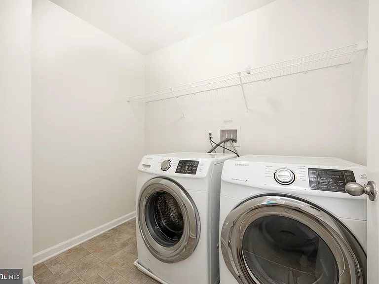 253 Fairfield Cir W — Photo 35