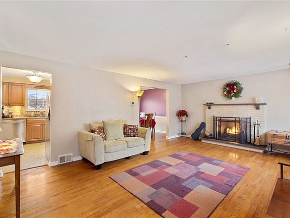2nd image of 1545 Theresa Ave