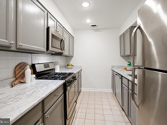 5th image of 1033 Michigan Ave NE #1033
